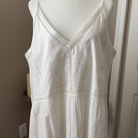 Loft Eyelet Dress - Picture 2 of 7